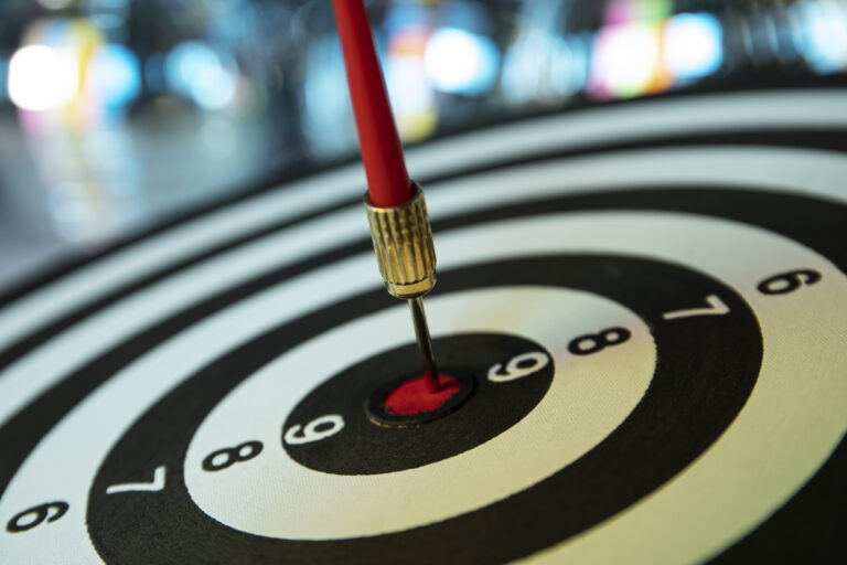 view-dartboard-with-bullseye-arrow-points